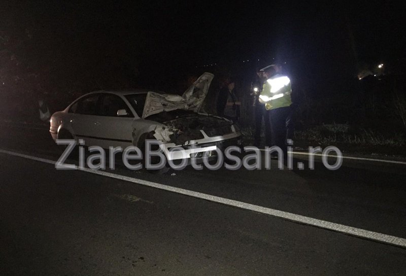 ACCIDENT! Un autoturism a spulberat o căruță pe drumul Botoșani - Dorohoi. Două persoane au ajuns la spital - FOTO