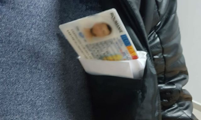 Carte de identitate falsă cumpărată cu 100 de euro, descoperită la controlul de frontieră
