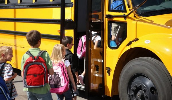 Veste importantă pentru elevii navetiști: cheltuielile de transport vor fi decontate?