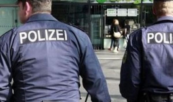 Doi români au fost arestați în Germania. Unul era căutat de patru ani, celălalt avea interdicție de intrare în această țară