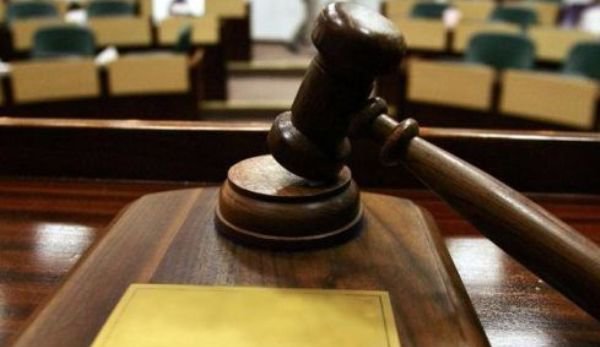 Botoșănean condamnat un an și jumătate de închisoare pentru conducere cu număr fals