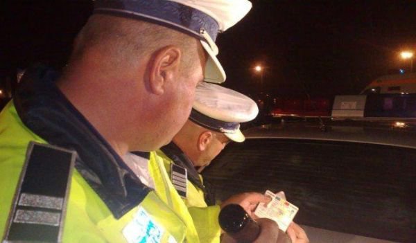 Doi șoferi pericol public, prinși beți de polițiștii botoșăneni
