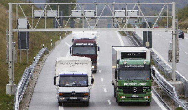 Bandă de români care fura din camioane în mers, prinsă în Franţa. Cum acționau