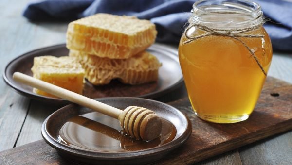 Mierea de albine, de la aliment sănătos la unul otrăvitor. În ce condiții poate deveni cancerigenă