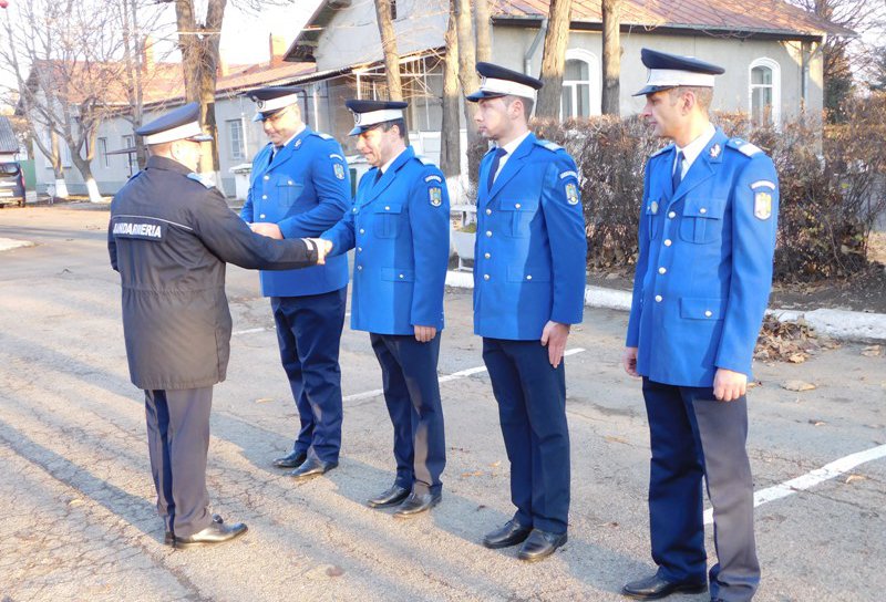 Jandarmi recompensaţi cu prilejul Zilei Naţionale a României