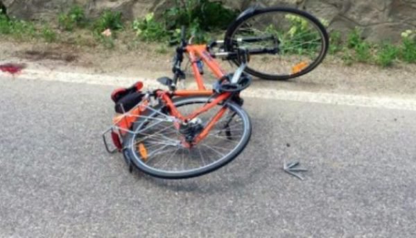 Biciclist accidentat grav de o autoutilitară, pe un drum județean din Botoșani