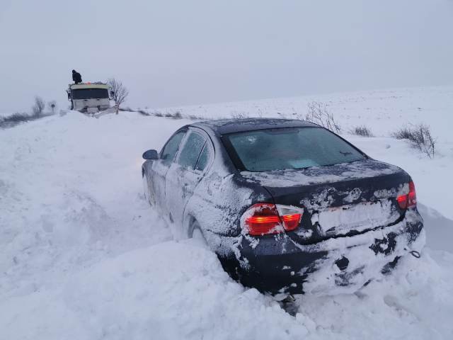 Iarna a cuprins județul Botoșani! Zăpadă, vânt, drumuri închise și accidente înregistrate în ultimile 24 de ore - FOTO