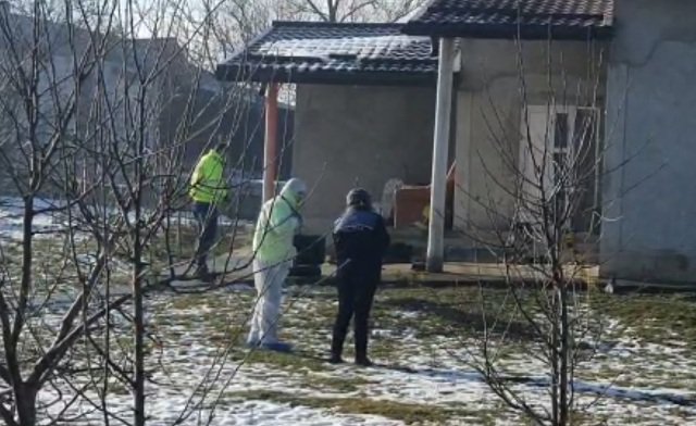 Caz șocant la Botoșani! Bărbat găsit mort, plin de sânge, într-o curte din Cucorăni