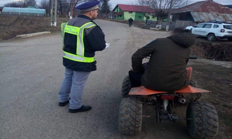 Dosar penal, în loc de mărţişor, pentru un tânăr prins băut, fără permis şi călare pe un ATV neînmatriculat
