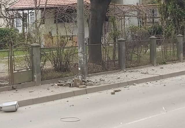 Accident! O mașină a intrat într-un stâlp la Botoșani