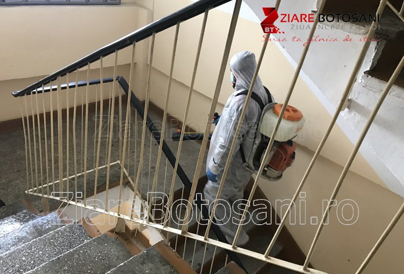 Primăria Dorohoi informează că a început acțiunea de dezinfectare a tuturor scărilor de bloc - FOTO