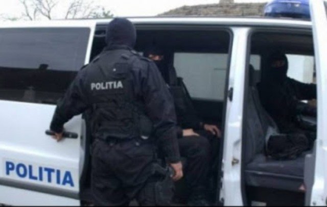 Bărbat urmărit național și internațional escortat în Penitenciarul Botoșani