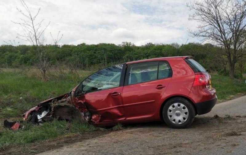 Accident lângă Botoșani! Bărbat rănit după ce s-a izbit cu mașina într-un copac