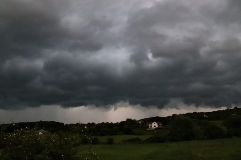 Meteorologii anunță două zile de instabilitate atmosferică pentru județul Botoșani