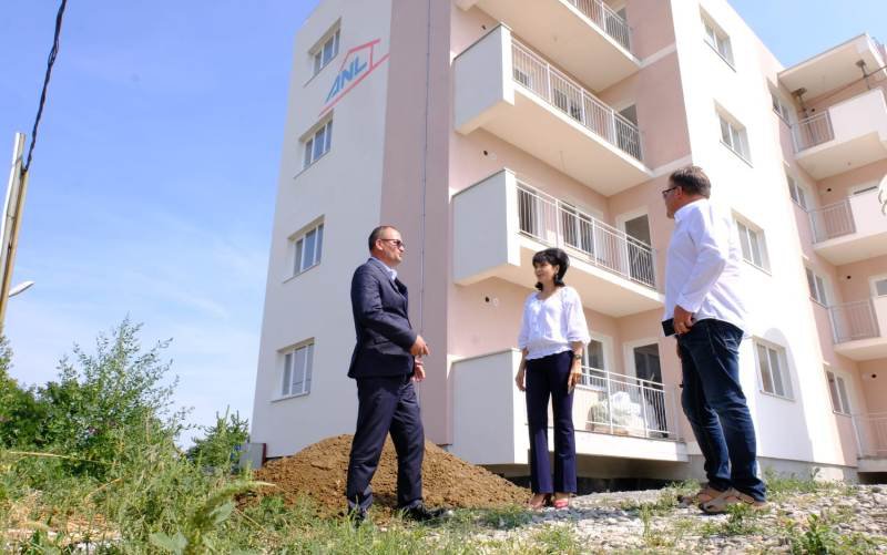 Doina Federovici și Cosmin Andrei continuă programele începute de PSD pentru construcția de locuințe pentru tineri și medici în Botoșani - FOTO