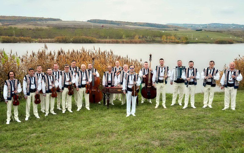 Orchestra Populară „Rapsozii Botoșanilor” își deschide stagiunea 2 spectacole aniversare
