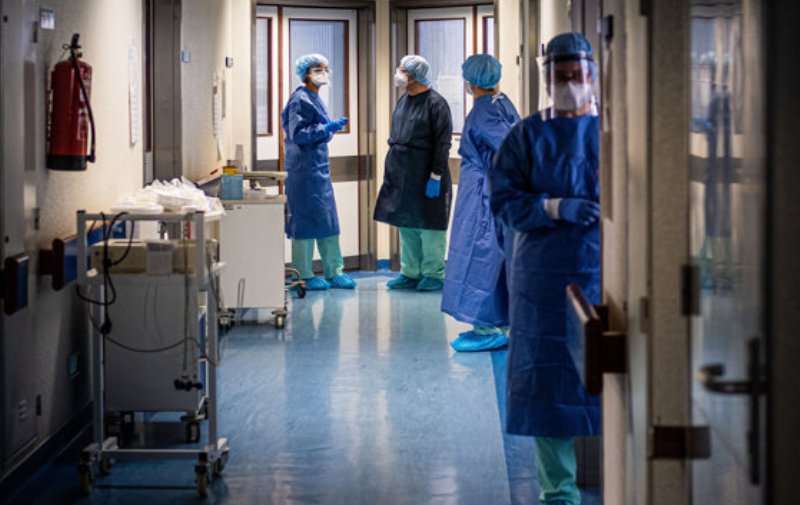 Focar de COVID-19 la Mavromati: Șapte angajaţi ai laboratorului de analize sunt infectaţi
