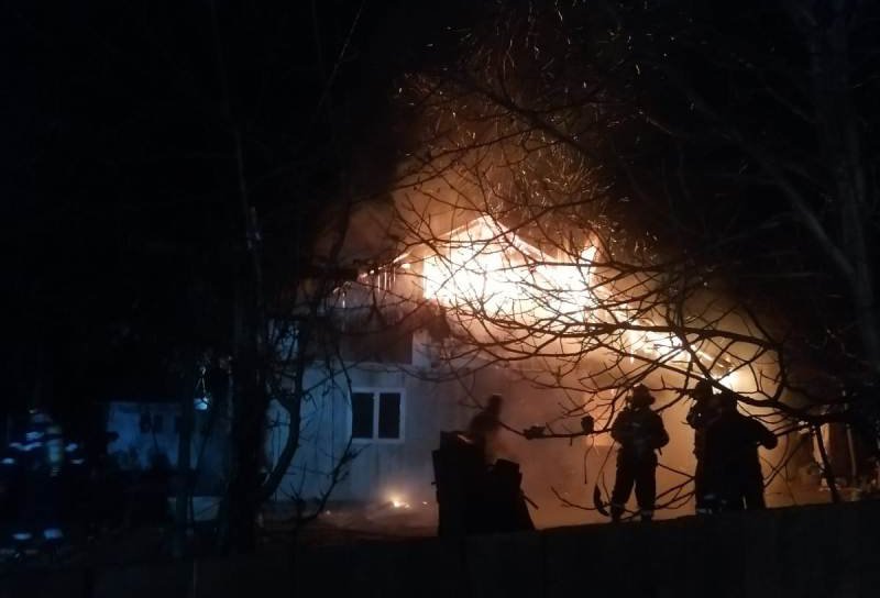 Locuință din județul Botoșani distrusă de jarul căzut din sobă pe materiale combustibile