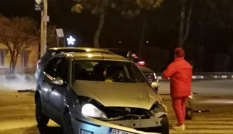 Botoșani: Două mașini avariate într-un accident produs într-o intersecție din municipiu - FOTO