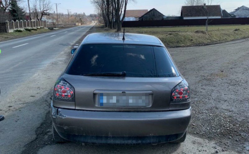 Audi cu documente false, depistat pe raza localităţii de frontieră Mihăileni