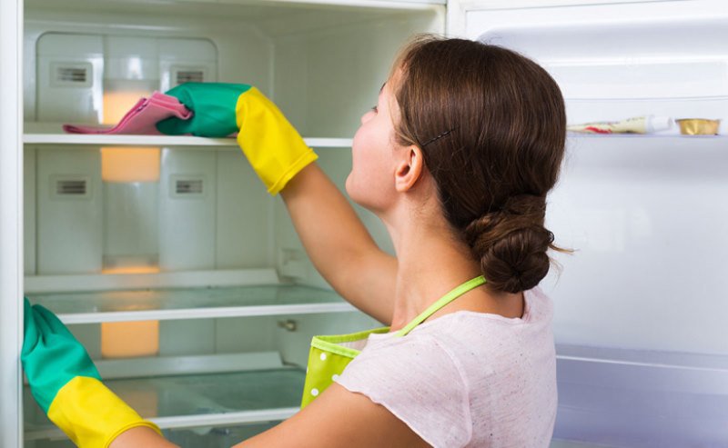 La ce ar trebui să fii atent când cureți frigiderul și congelatorul