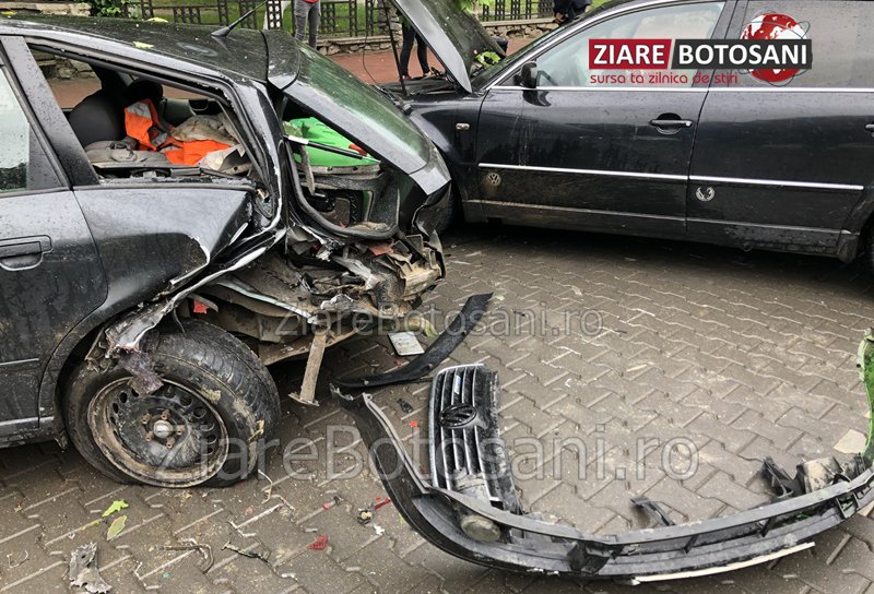 Accident cu trei mașini implicate pe Bulevardul Victoriei din Dorohoi - FOTO