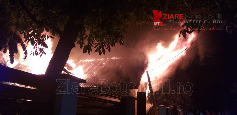 Incendiu la Botoșani! Casă cuprinsă de flăcări în toiul nopții - FOTO