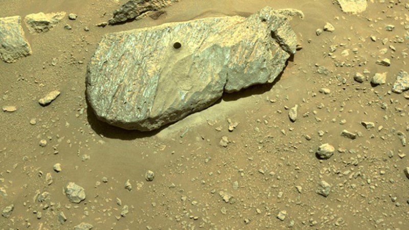 NASA anunță că roverul Perseverance ar fi reușit să colecteze primul eșantion de rocă de pe Marte