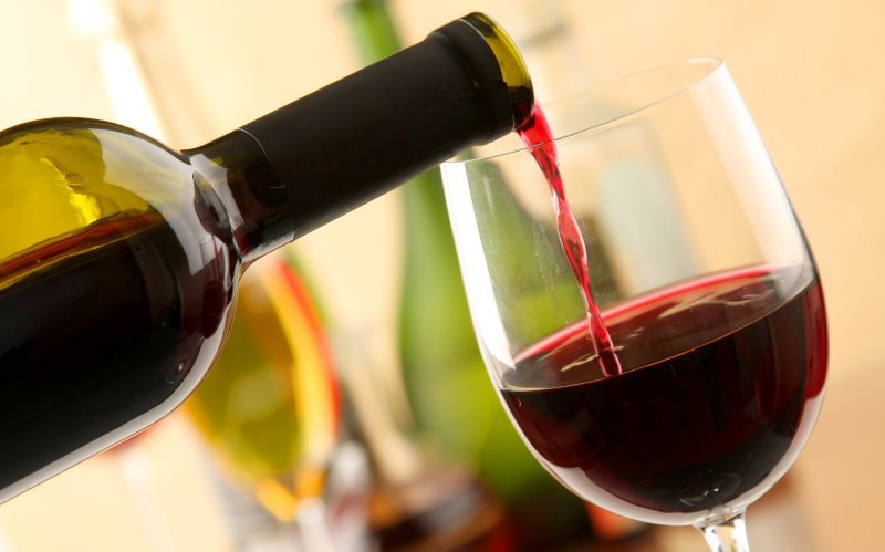 Beneficii extraordinare a consumului de vin roșu