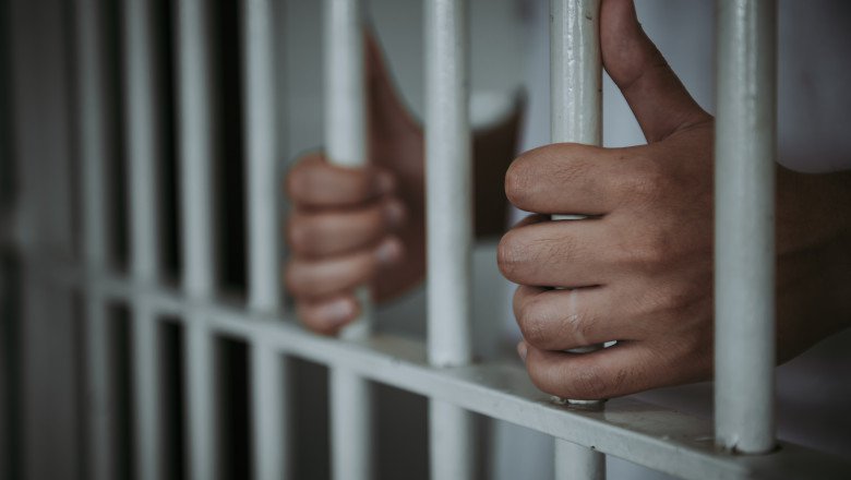 Tânăr botoșănean condamnat la închisoare după ce a lovit un consătean cu o bâtă de baseball