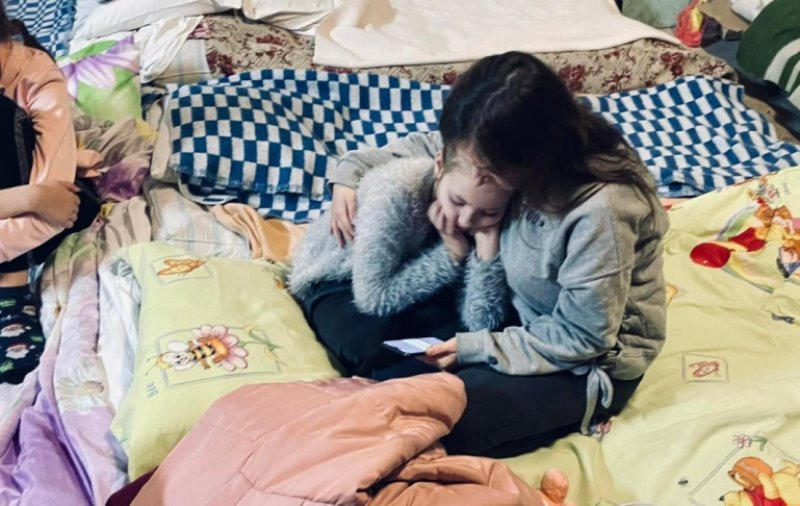 O tânără din Harkov, oraş bombardat de ruşi, spune că mama ei aflată la Moscova nu o crede că e în pericol