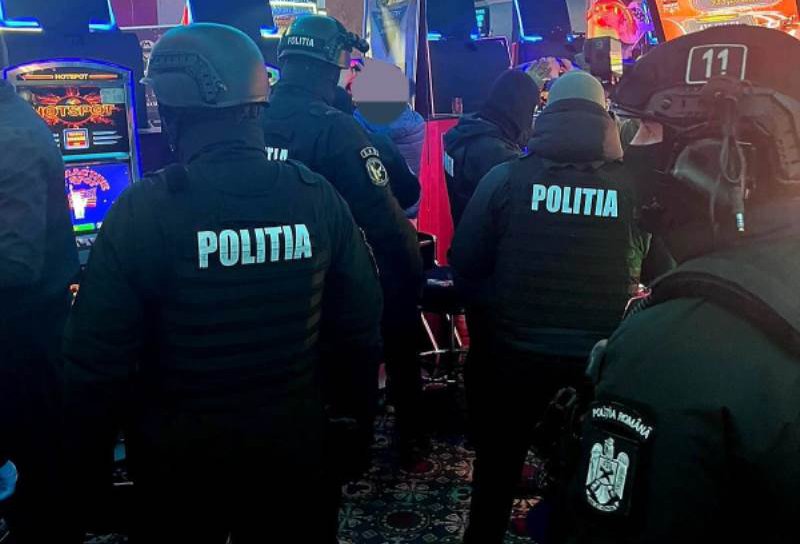 Acțiune a polițiștilor în zona cluburilor și a sălilor de jocuri de noroc - FOTO