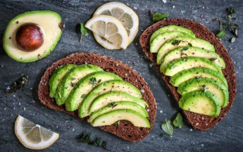 Beneficiile consumului de avocado și cum ajută la scăderea în greutate