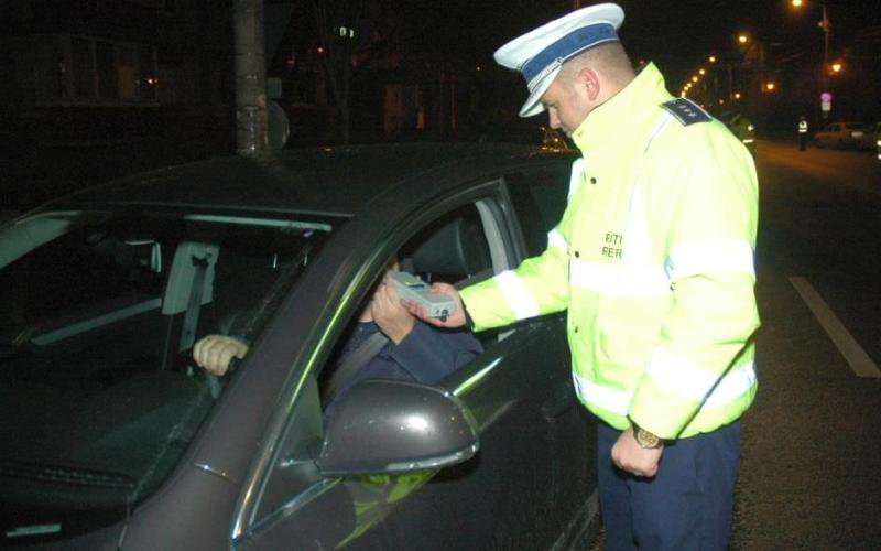 Șoferi băuți depistați de polițiști pe drumurile din județ