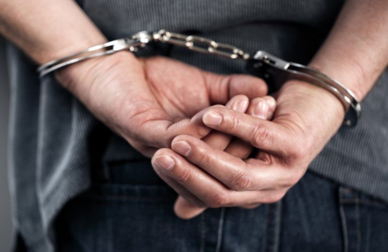 Tânăr escortat la Penitenciarul Botoșani după ce a condus un vehicul fără permis
