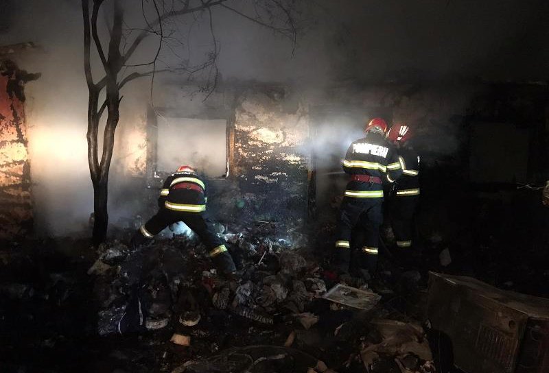 Casă din Broscăuți distrusă în totalitate într-un incendiu produs din neglijență – FOTO