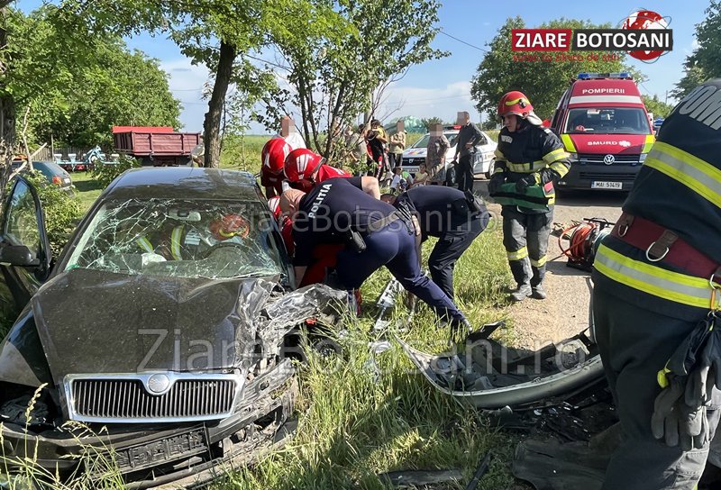 Accident grav! Trei adulți și șapte copii au ajuns la spital după impactul dintre două mașini - FOTO
