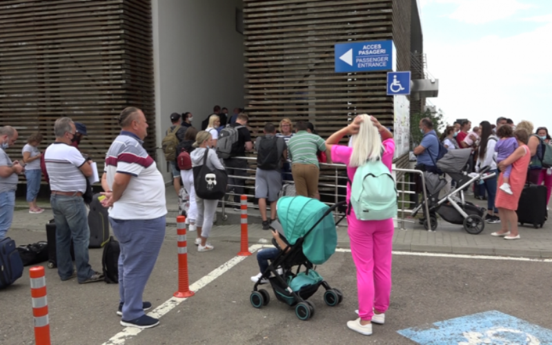 Caz revoltător pe aeroportul din Suceava. 150 de pasageri, înghesuiți într-un container fără aer și apă aproape o oră