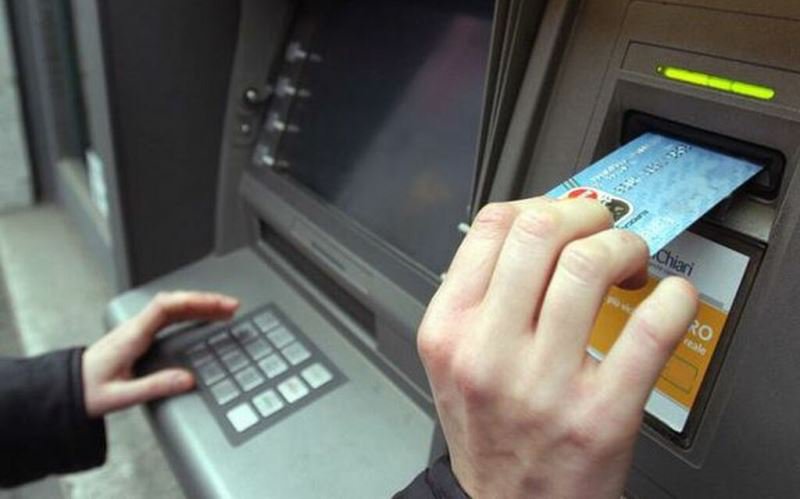 Atenție la bancomat: ce trebuie să faci imediat dacă ATM-ul nu îți dă banii la retragere