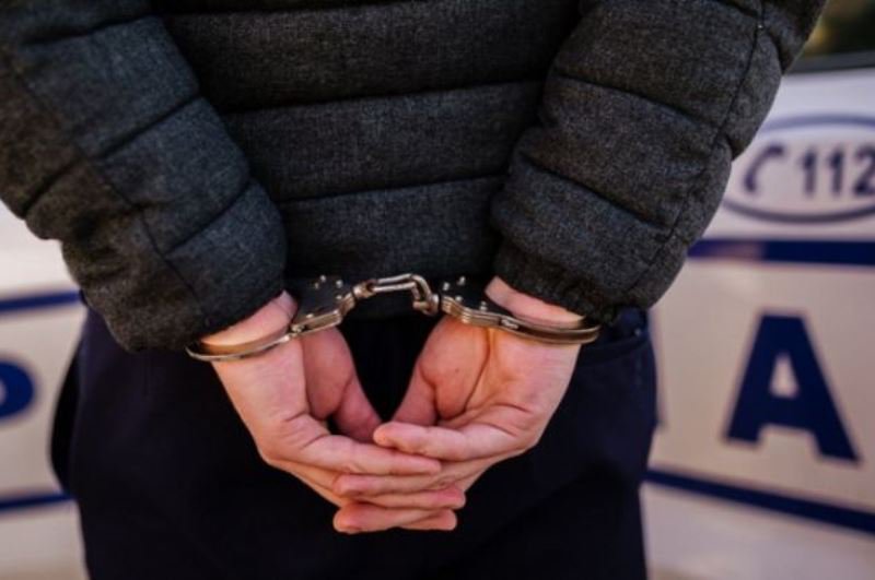 Instanța a dispus arestarea preventivă a bărbatului din Dorohoi care a furat unei femei telefonul mobil