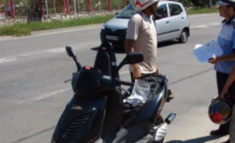 Bărbat din Broscăuți depistat de polițiștii dorohoieni conducând un moped fără a deține permis