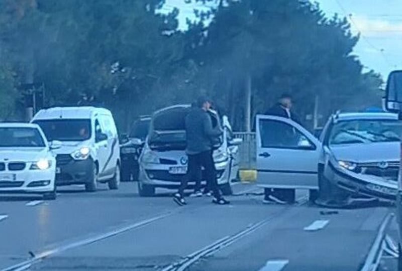Accident! Două mașini s-au ciocnit în zona industrială din Botoșani