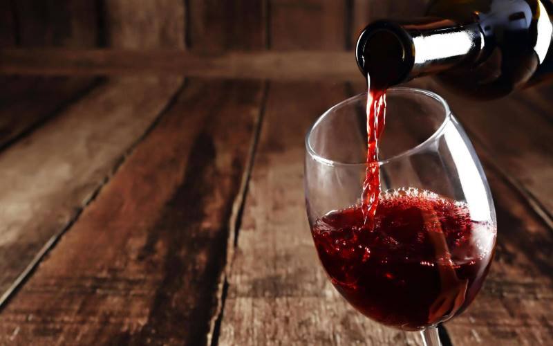 Beneficiile vinului: De ce e bine să bei vin roșu înainte de culcare