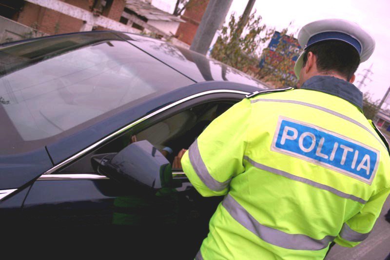 Parcarea l-a dat de gol! Șofer din Suharău prins băut de polițiști