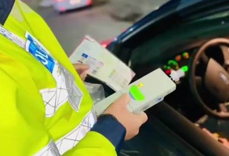 Șoferi depistați băuți și fără permis la mai multe controale efectuate de polițiști