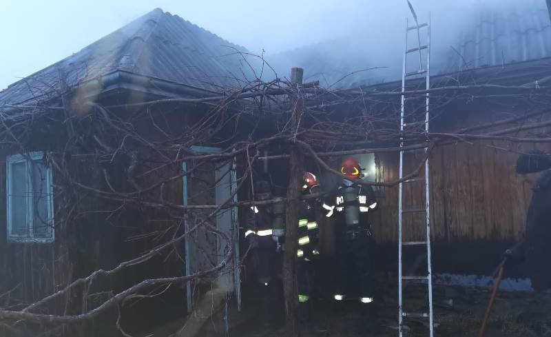 Un bărbat din Vorona și-a pierdut viața într-un incendiu care i-a cuprins camera în care locuia - FOTO