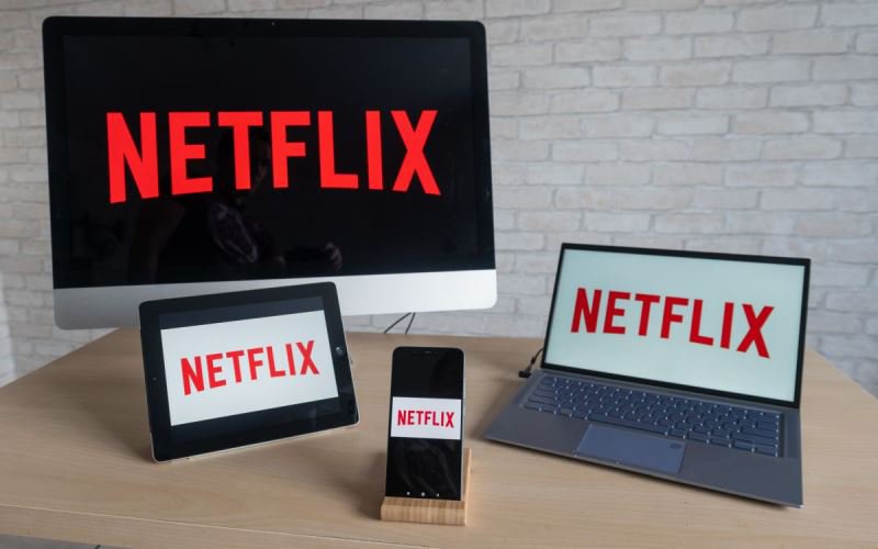 O nouă restricţie la Netflix: Abonamentul va fi disponibil doar în propria locuință. Cum va fi monitorizată activitatea contului