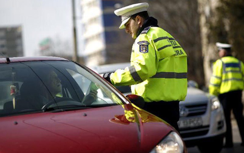 Modificări la Codul rutier. Şoferii vor putea fi amendaţi cu până la 3.000 de lei, din martie, dacă nu respectă noile reguli