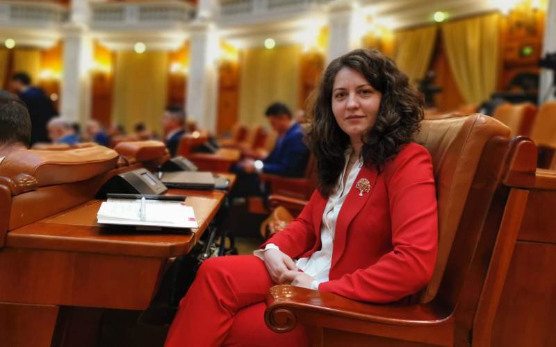 Alexandra Huțu: „Se semnează contractele celor 24 de proiecte de creștere a eficienței energetice din județul Botoșani aprobate la finalul anului trecut și vor începe altele noi”