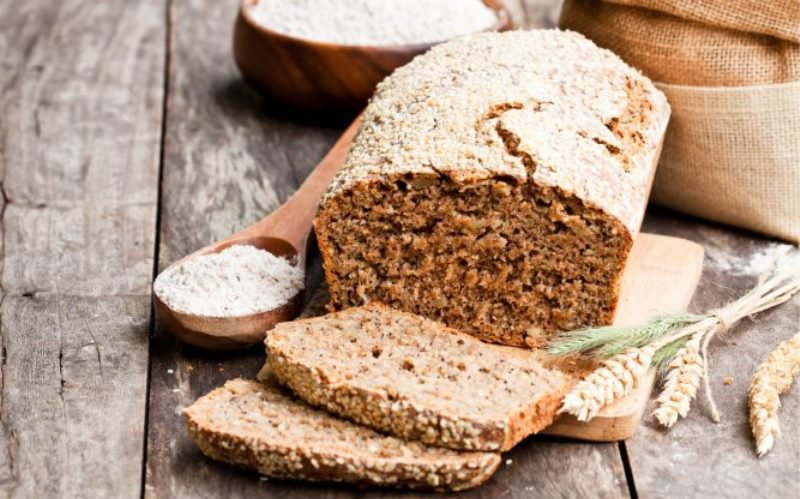 Ar trebui să renunți la pâine dacă încerci să slăbești?